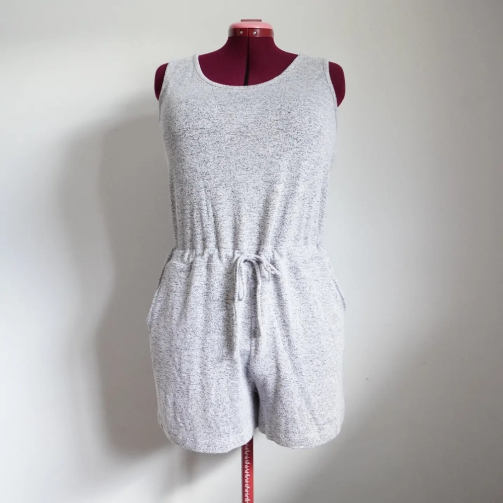 Stretchy and soft grey romper with pockets